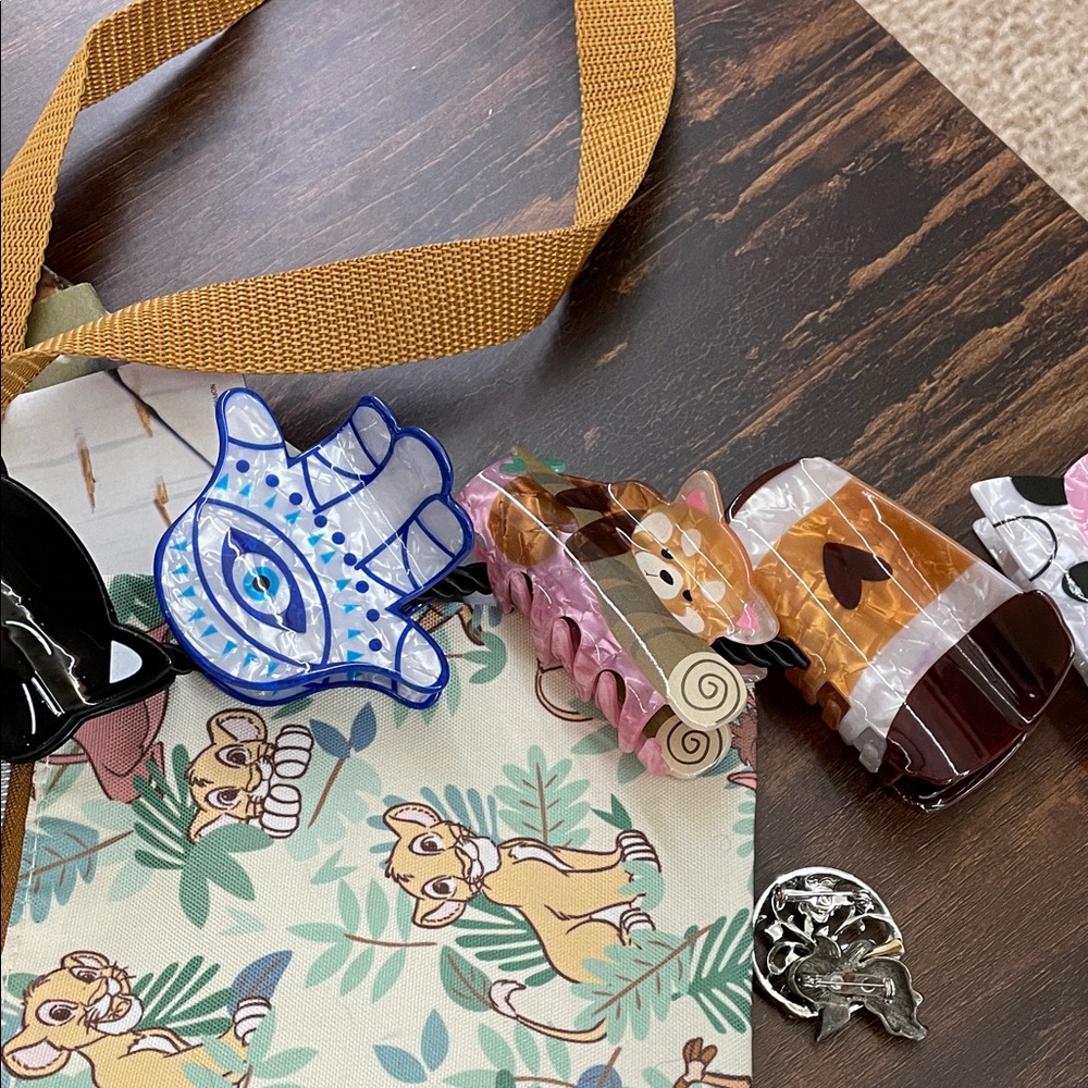 Fun Unique Hair Clips - Picture 1 of 1